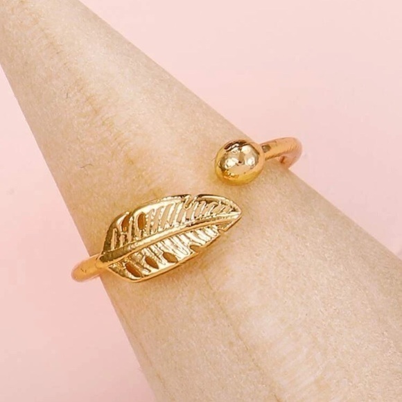 Leaf Toe Ring Golden Adjustable Cuff - Picture 7 of 7